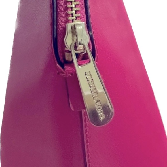 EUC Michael Kors Leather "Cindy" (Domed Satchel) - Picture 6 of 13